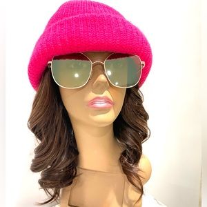 Preowned hot pink roll up beanie knit skull cap.